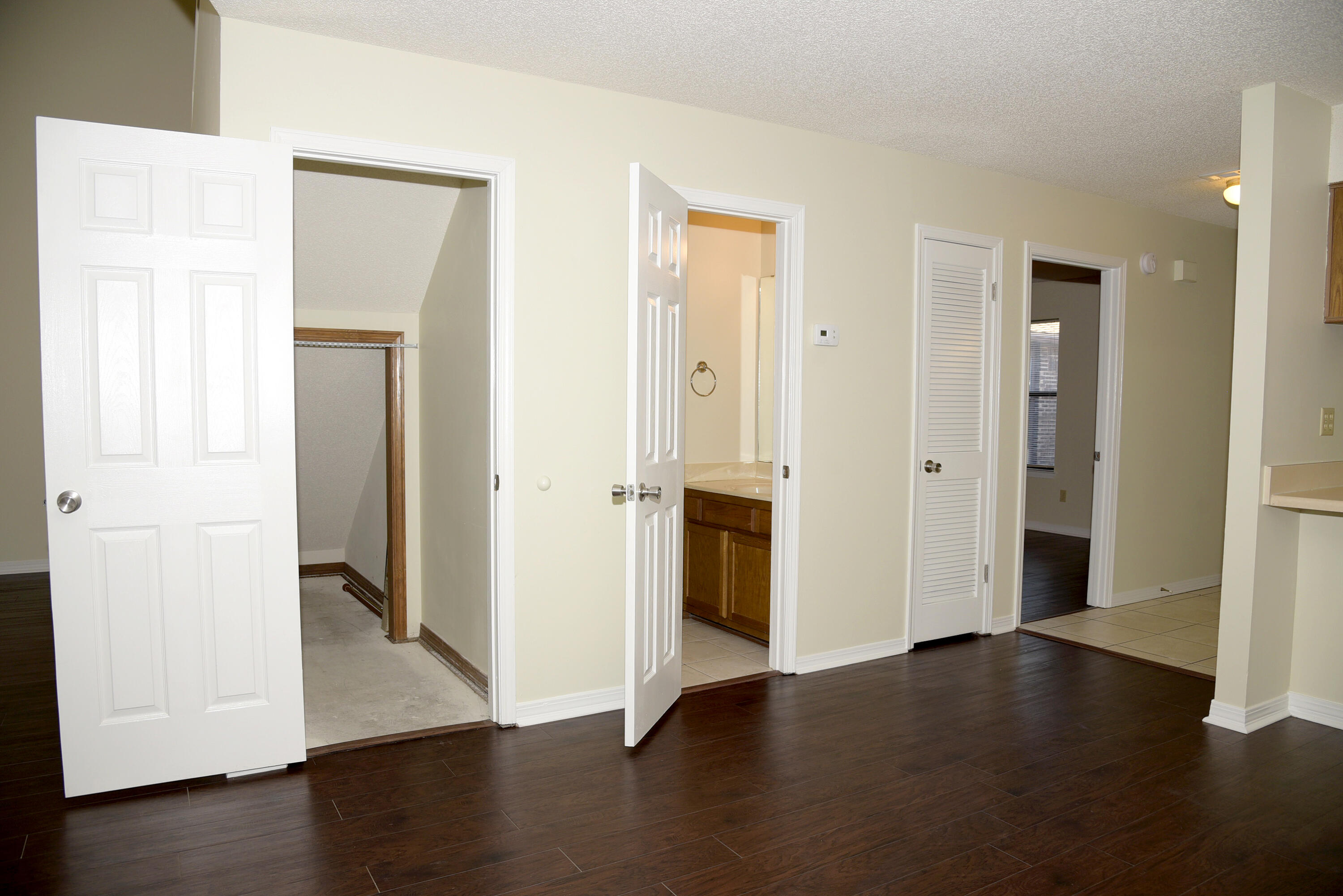 HIDDEN COVE T/H - Residential