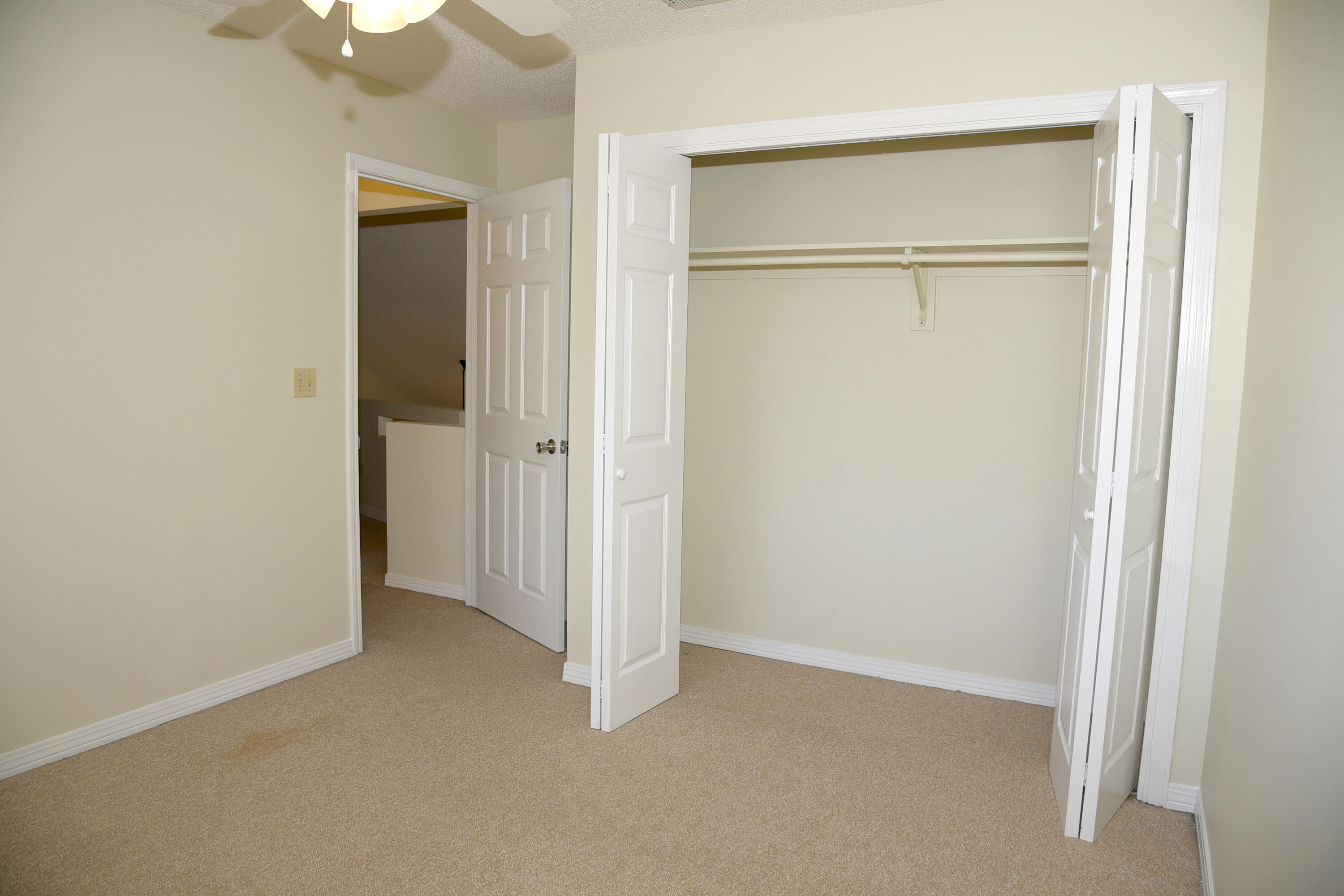 HIDDEN COVE T/H - Residential