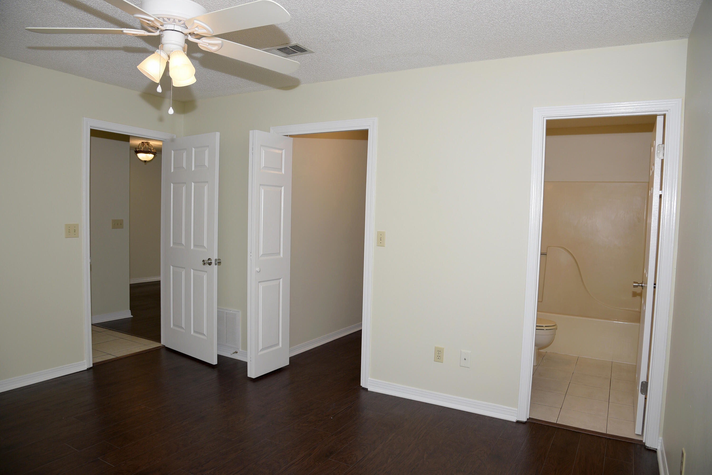 HIDDEN COVE T/H - Residential