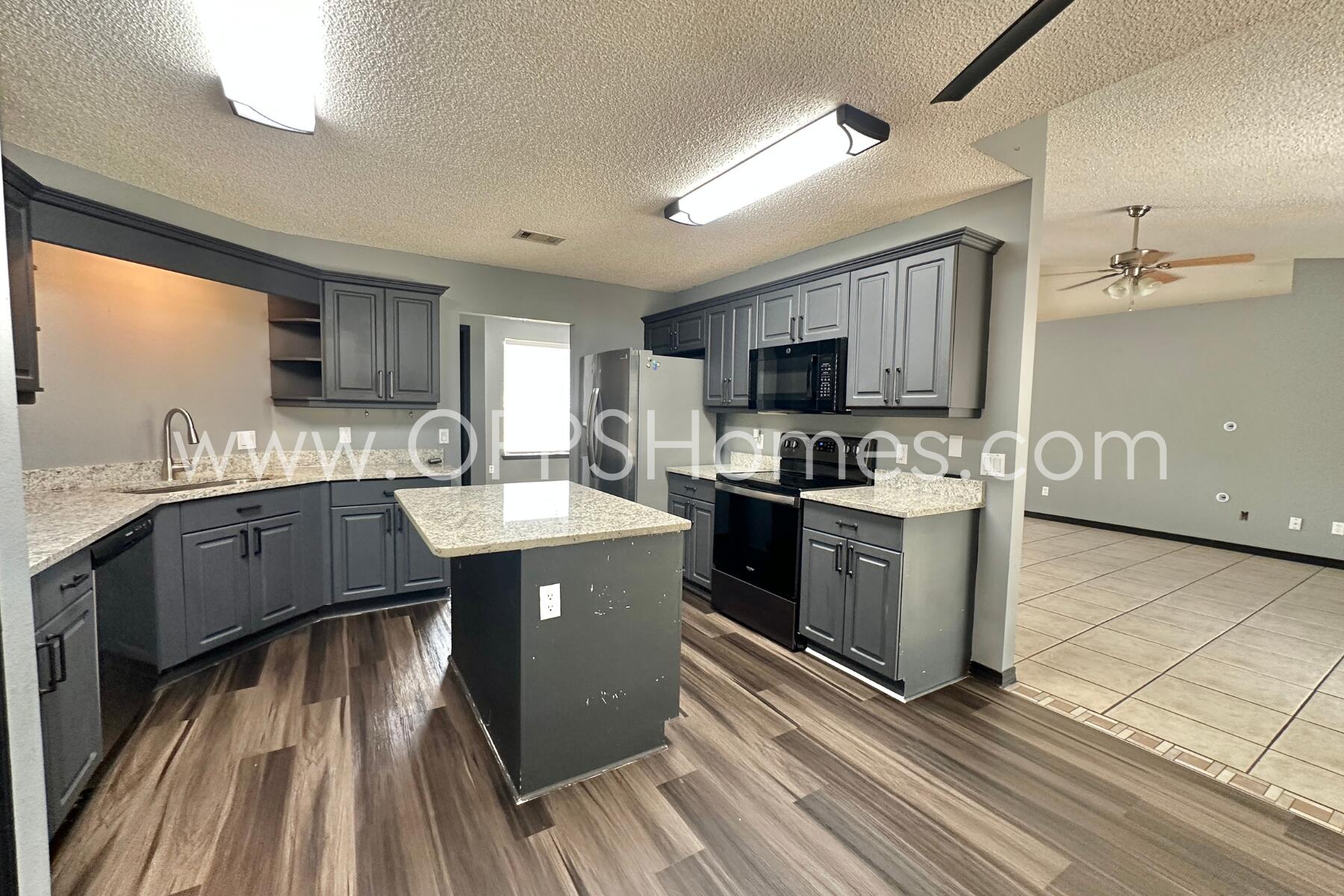 COUNTRY BREEZE EAST - Residential Lease