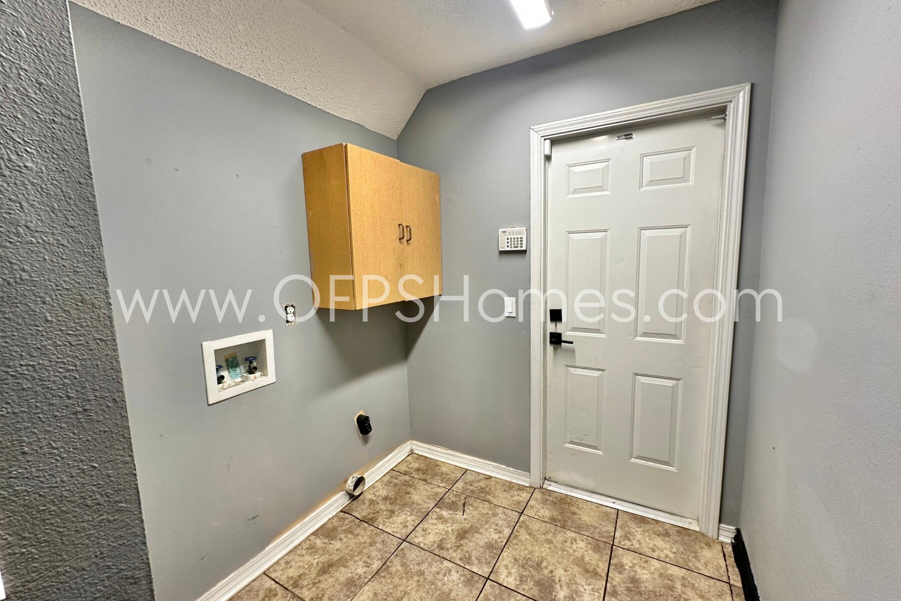 COUNTRY BREEZE EAST - Residential Lease