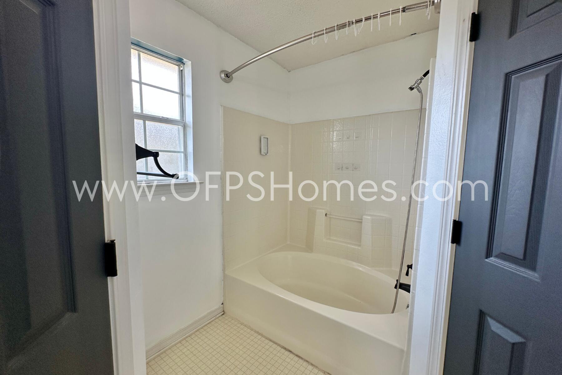 COUNTRY BREEZE EAST - Residential Lease