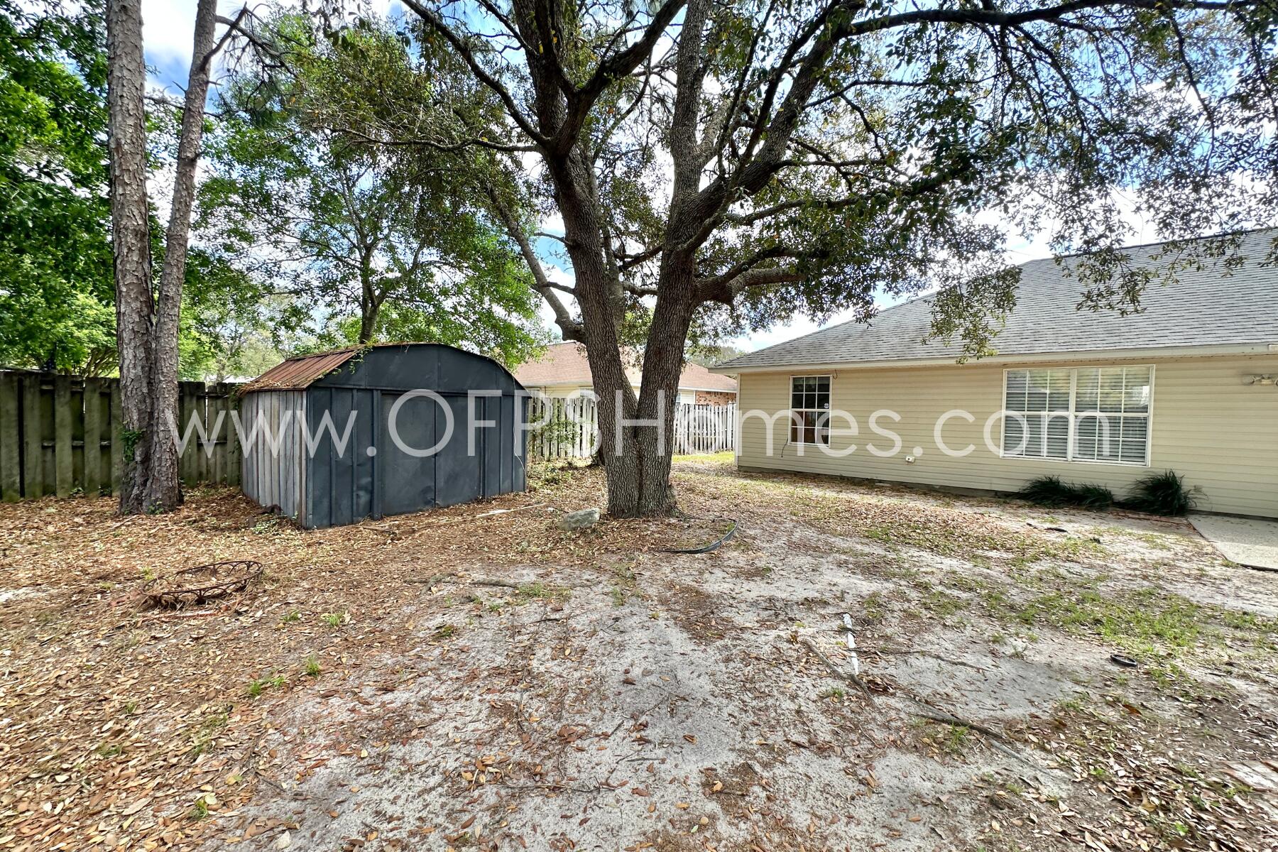 COUNTRY BREEZE EAST - Residential Lease