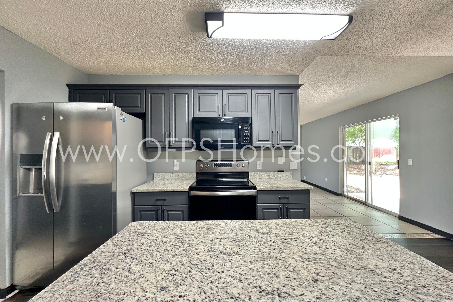 COUNTRY BREEZE EAST - Residential Lease