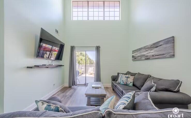 COURT DEL MAR - Residential