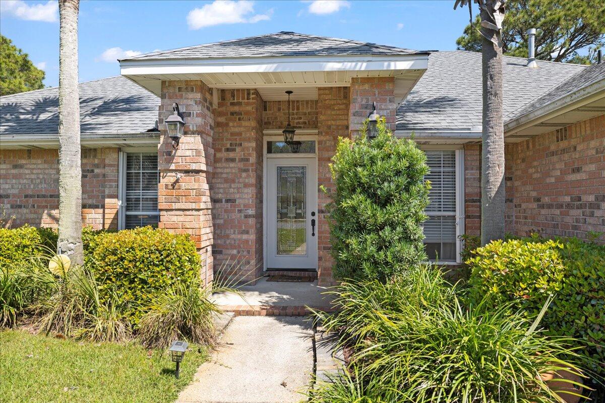 Discover this charming 3-bedroom, 2-bath brick home in Destin's Hidden Pines neighborhood! This traditional-style home features granite countertops, a spacious breakfast bar, and an open layout perfect for entertaining. Relax in the screened-in patio or enjoy the privacy of the fenced backyard. Located less than five minutes from bay access, this home offers the perfect blend of comfort and convenience. Don't miss your chance to live in one of Destin's most desirable communities!