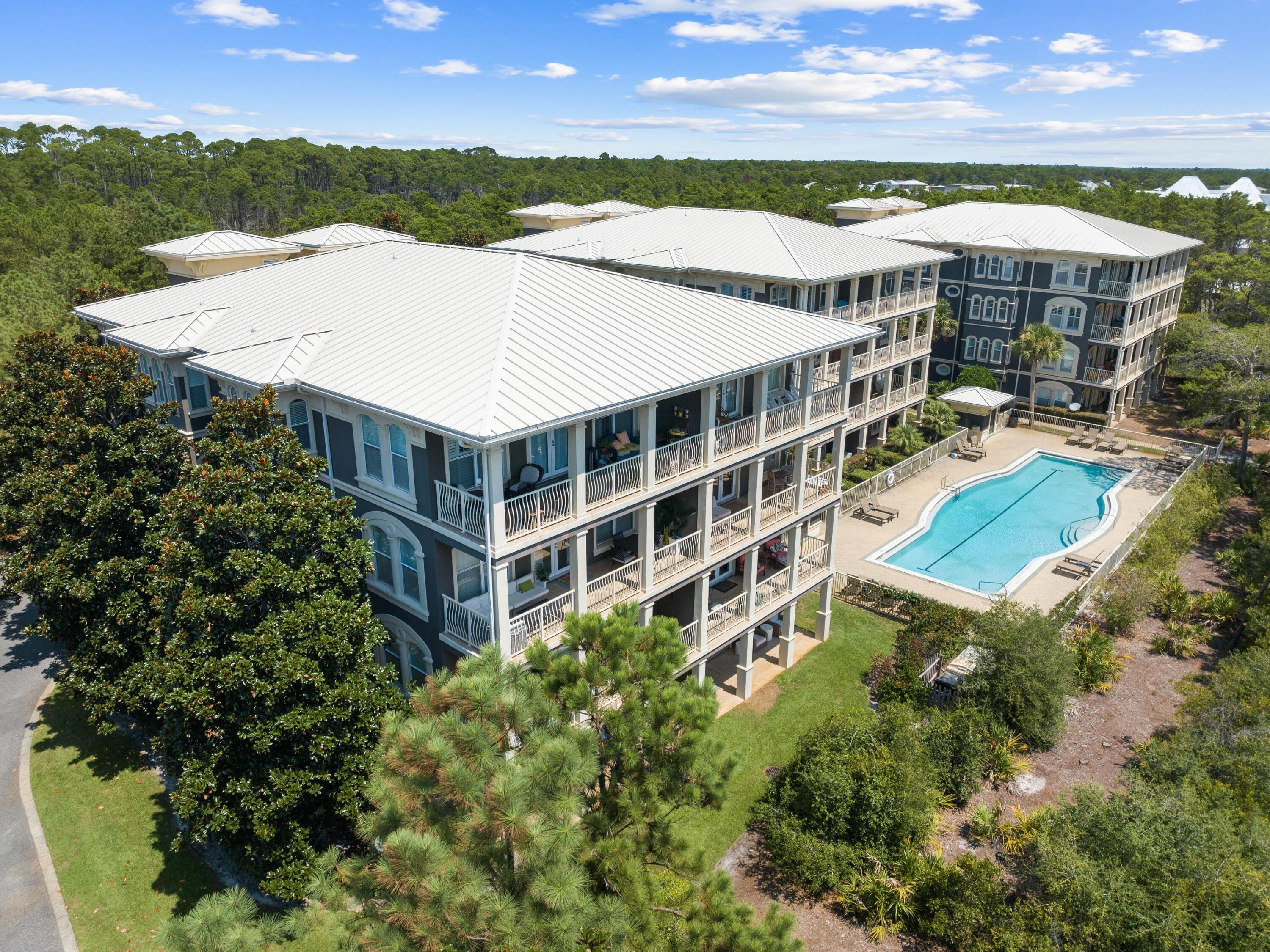 SEAVIEW VILLAS - Residential
