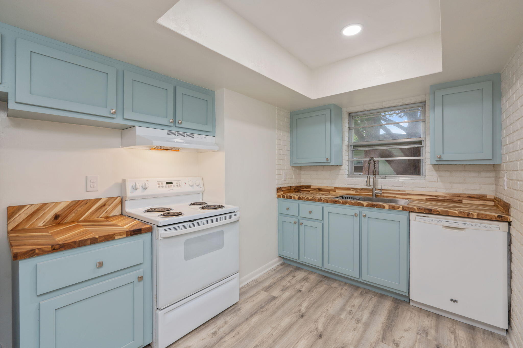 OAK TREE PARK - Residential