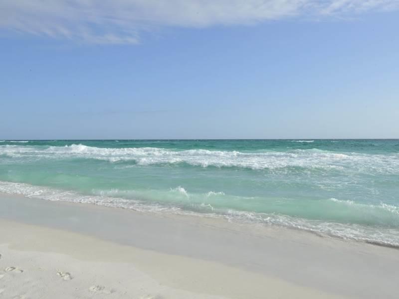 BEACH HOUSE CONDO PH 2 - Residential