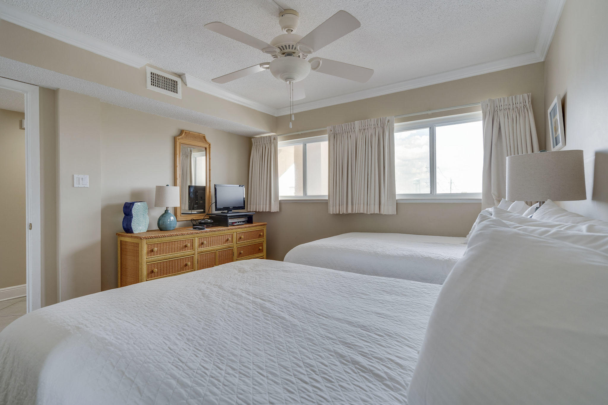 BEACH HOUSE CONDO PH 2 - Residential