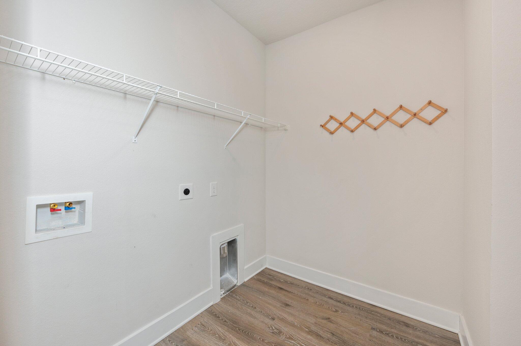 HILLWOOD ESTATES - Residential