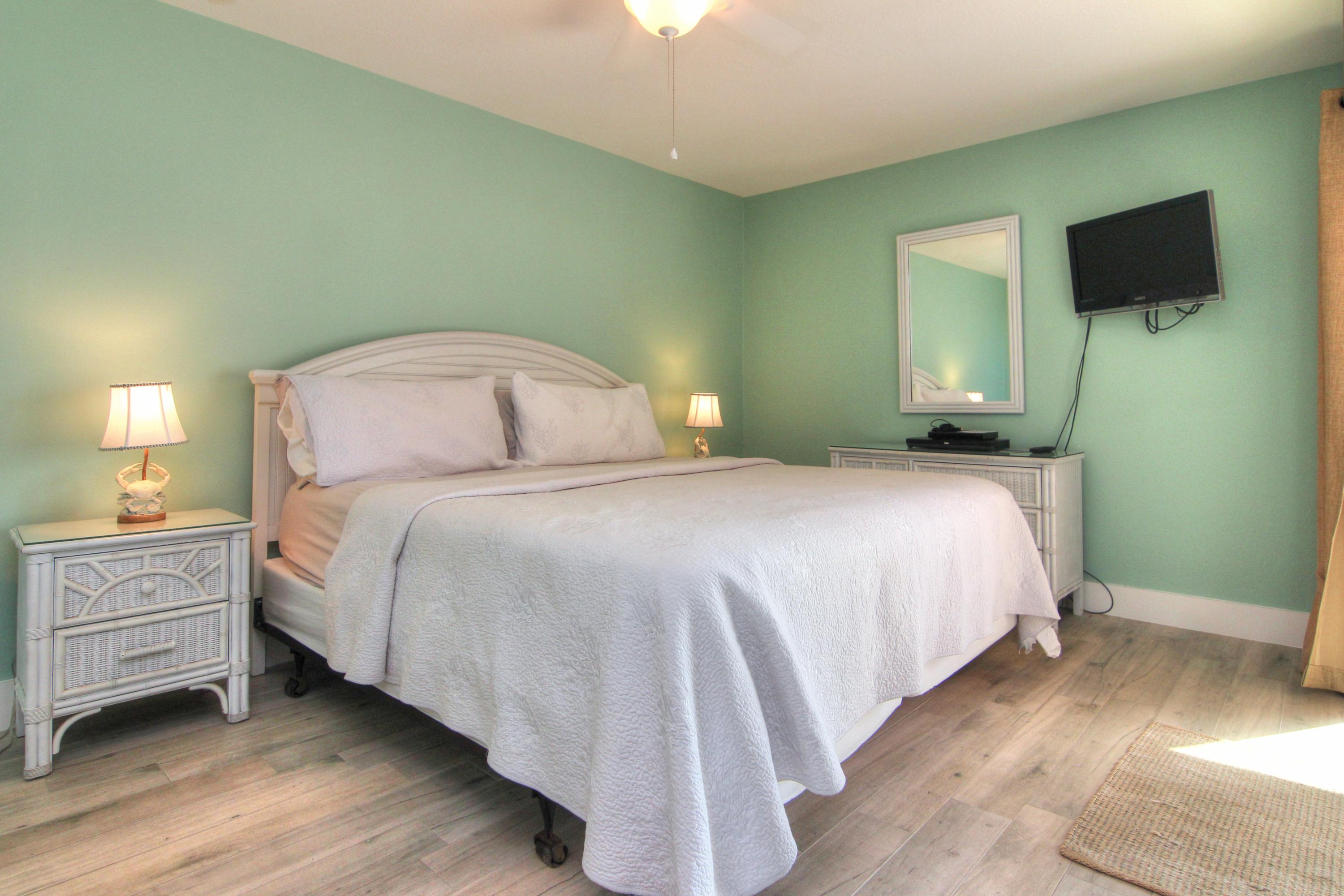 TRADEWINDS CONDOS - Residential