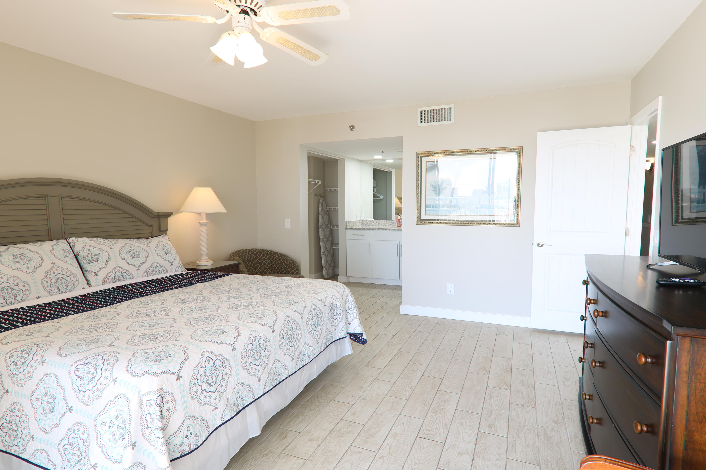 MAINSAIL CONDO PH 3 - Residential