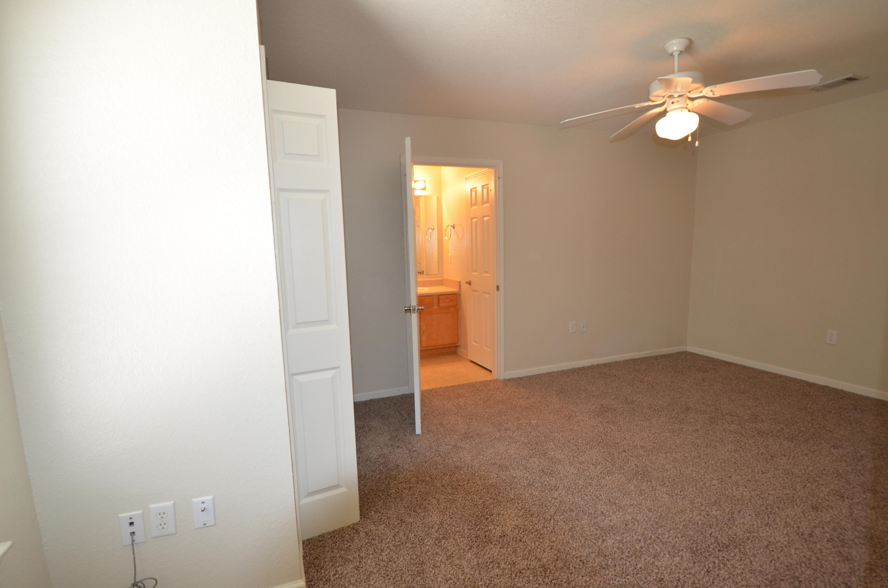 YACHT CLUB OAKS - Residential