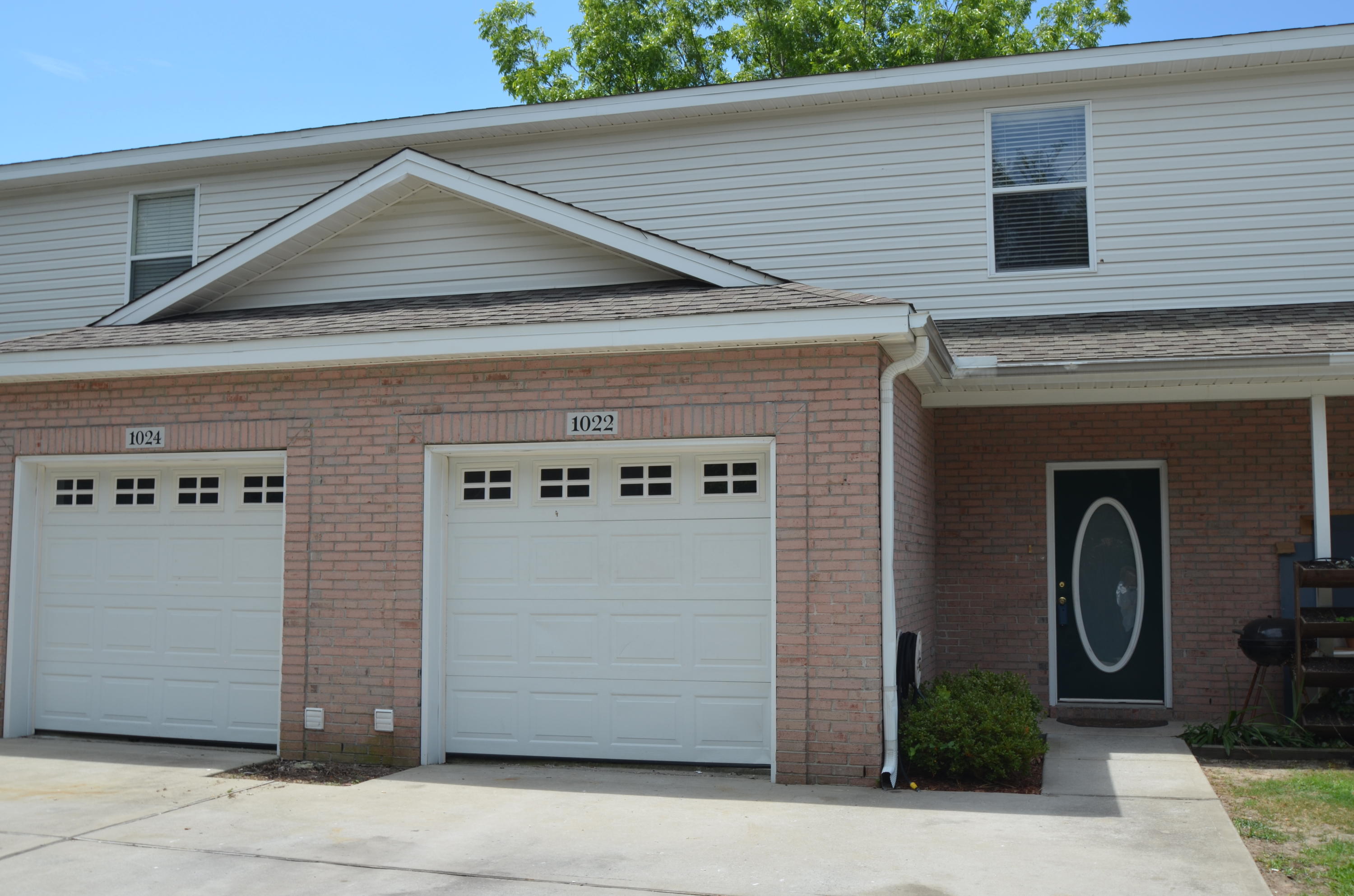 YACHT CLUB OAKS - Residential