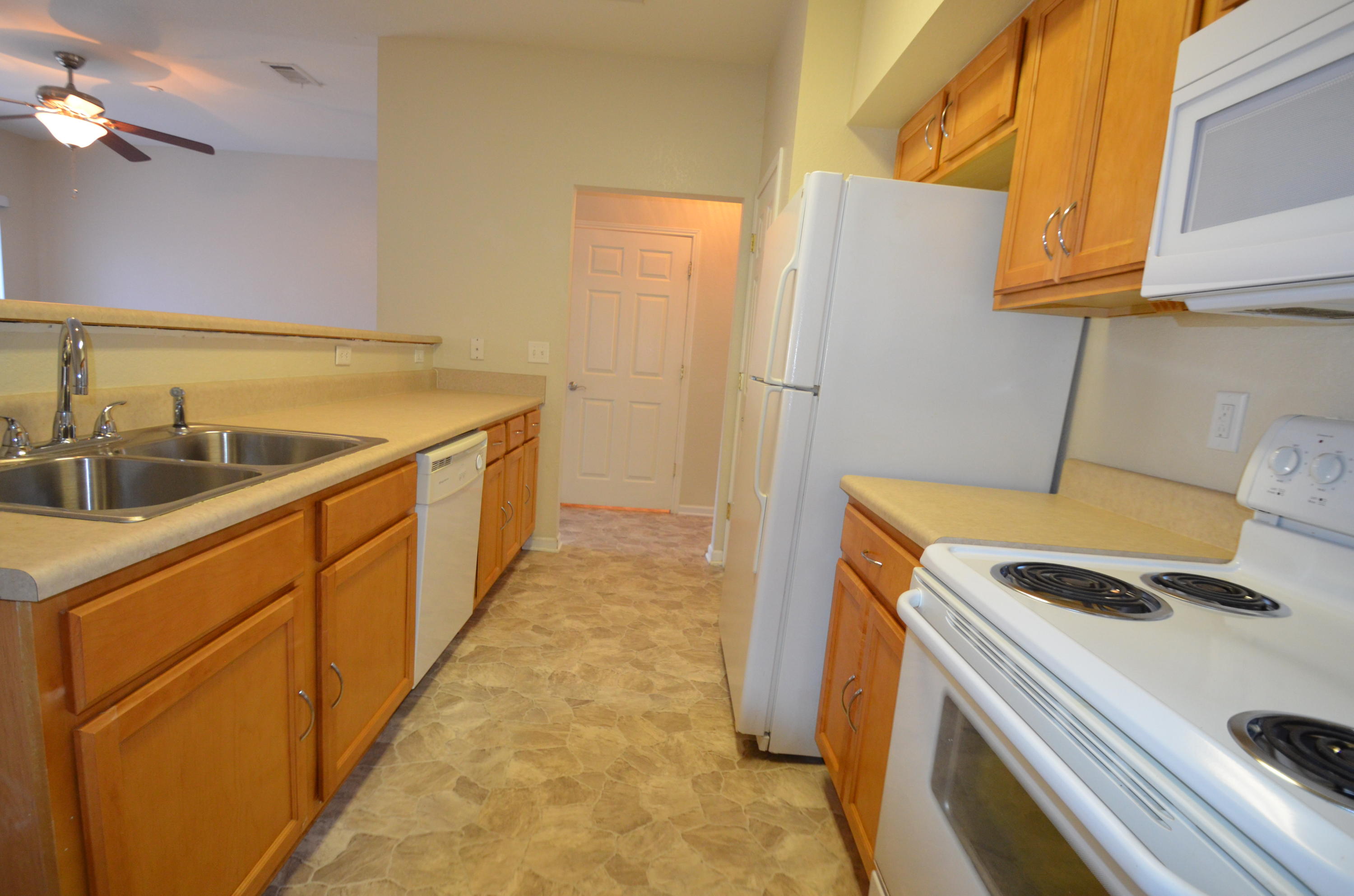 YACHT CLUB OAKS - Residential