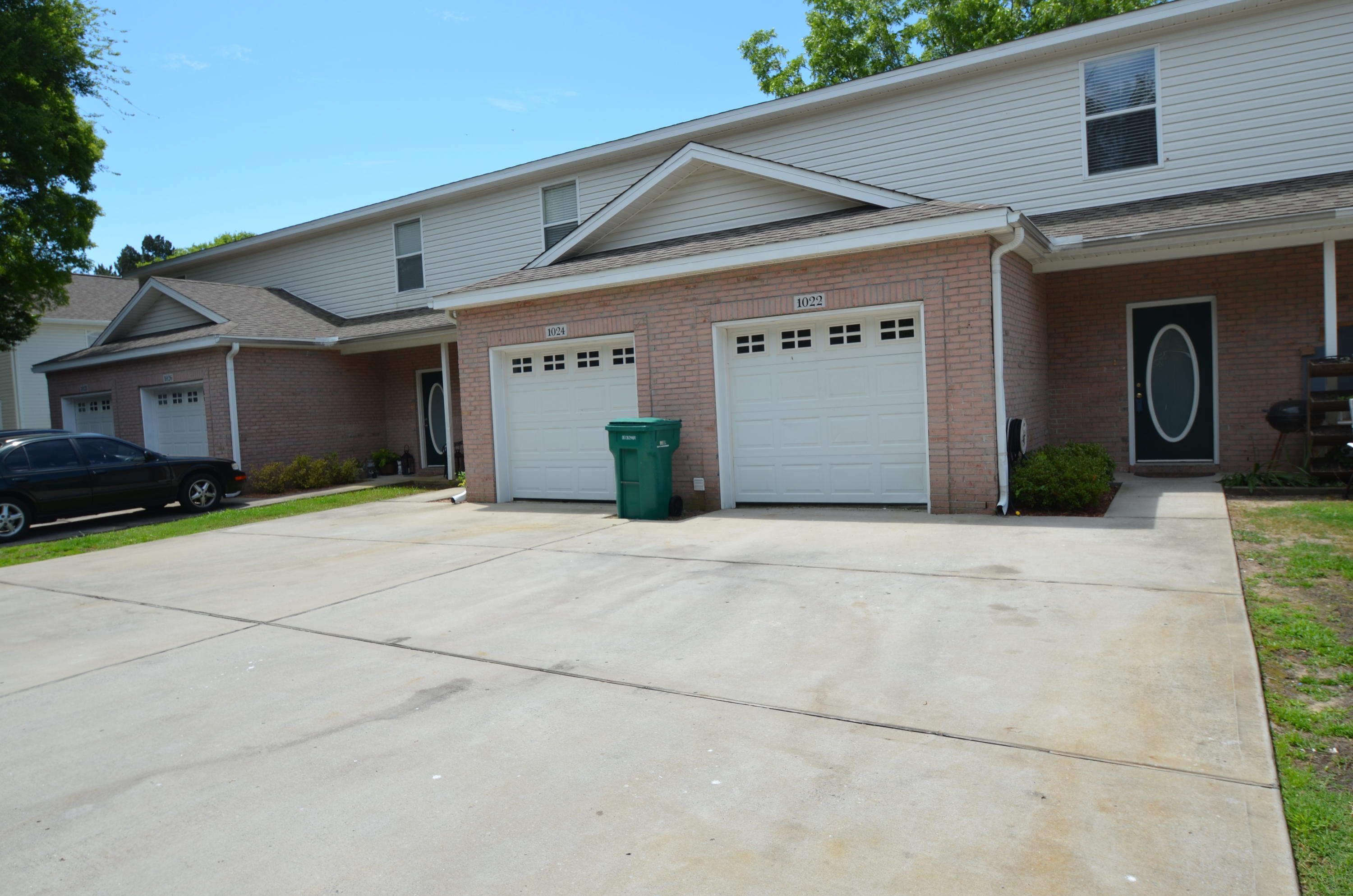 YACHT CLUB OAKS - Residential