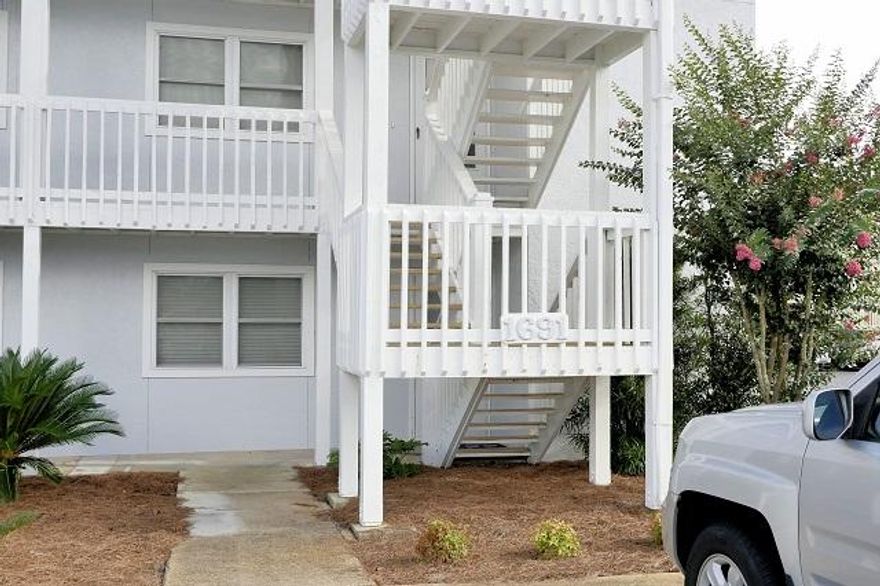 Absolute beautiful views of Santa Rosa Sound and the Gulf of Mexico from the living room and master bedroom. Sunsets and sunrises are breathtaking!!!! Two full baths. End unit sports a large balcony accessible from the living room and master bedroom. Includes stackable washer and dryer. Just 5 minutes to shopping, churches and beaches!! New plumbing system replaced in 2016 for the entire complex. New washer/dryer and new fridge in summer 2017. Just 5 minutes to shopping and Hurlburt AFB. Call today for your personal tour!!!!