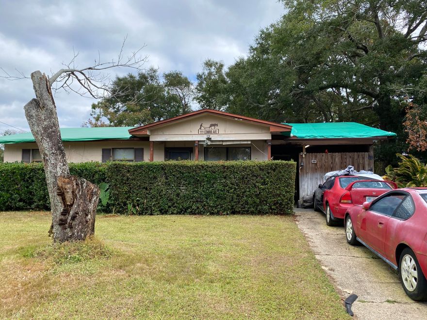 *Attention Investors* Location, Location, Location!!! Bring your contractor along to view this diamond in the rough. Prime location for long or short term rental. NO HOA. This gem is located within Ft. Walton Beach City Limits, a short drive to either Eglin Air Force Base or Hurlburt Field, nearby Liza Jackson Park featuring one of the areas largest dog parks and a public boat launch on Santa Rosa Sound. Just a few miles from Okaloosa Island and Destin beaches. AS-IS; CASH ONLY. Sale is subject to completion of probate.