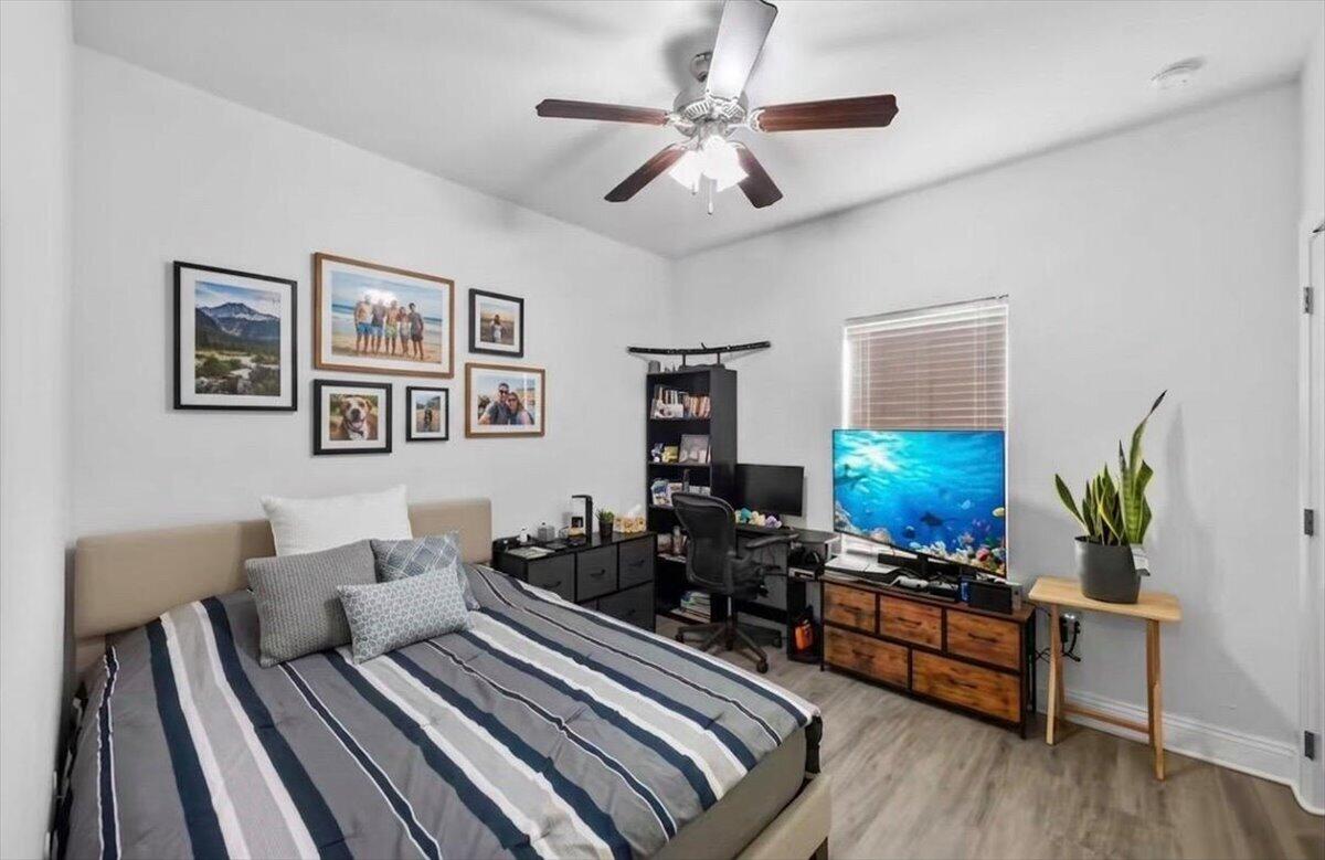 CRYSTAL SHORES - Residential