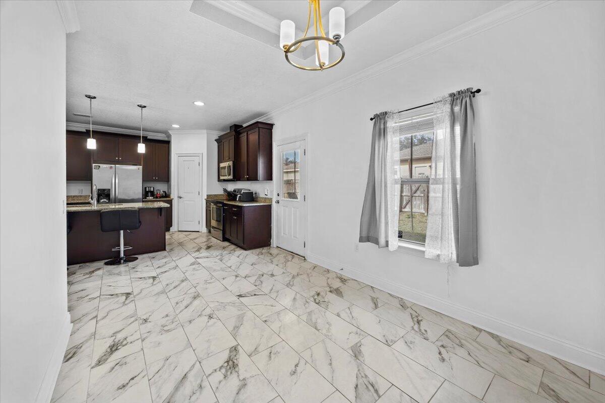 CRYSTAL SHORES - Residential