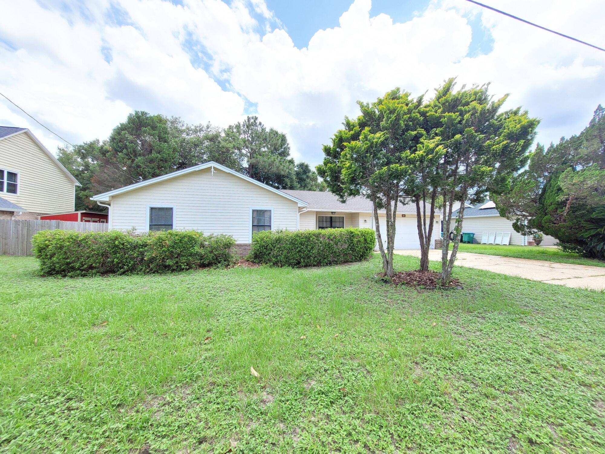 HOLLYROD PARK - Residential