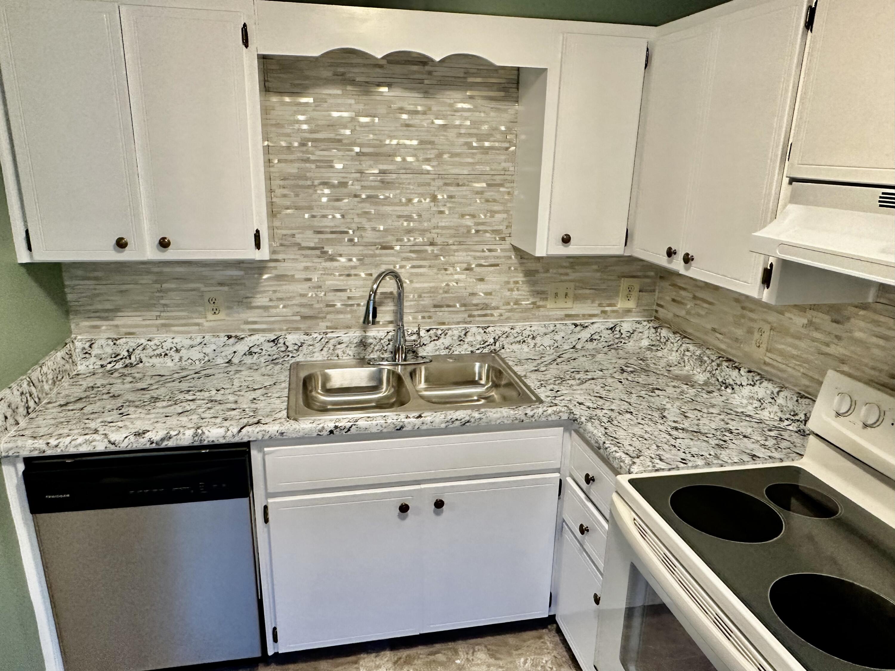 YORKTOWN AT WILLOW BEND - Residential Lease