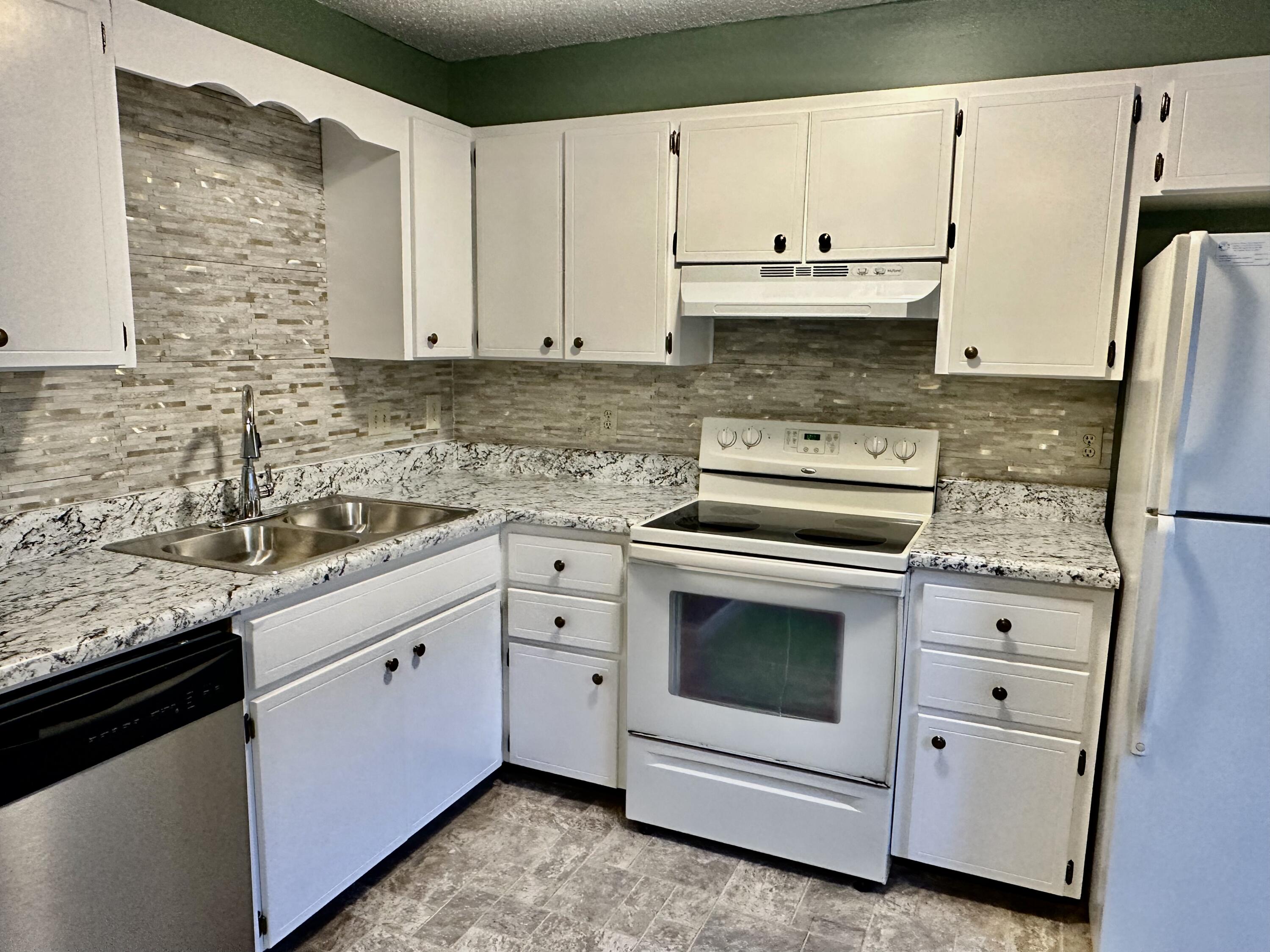 YORKTOWN AT WILLOW BEND - Residential Lease