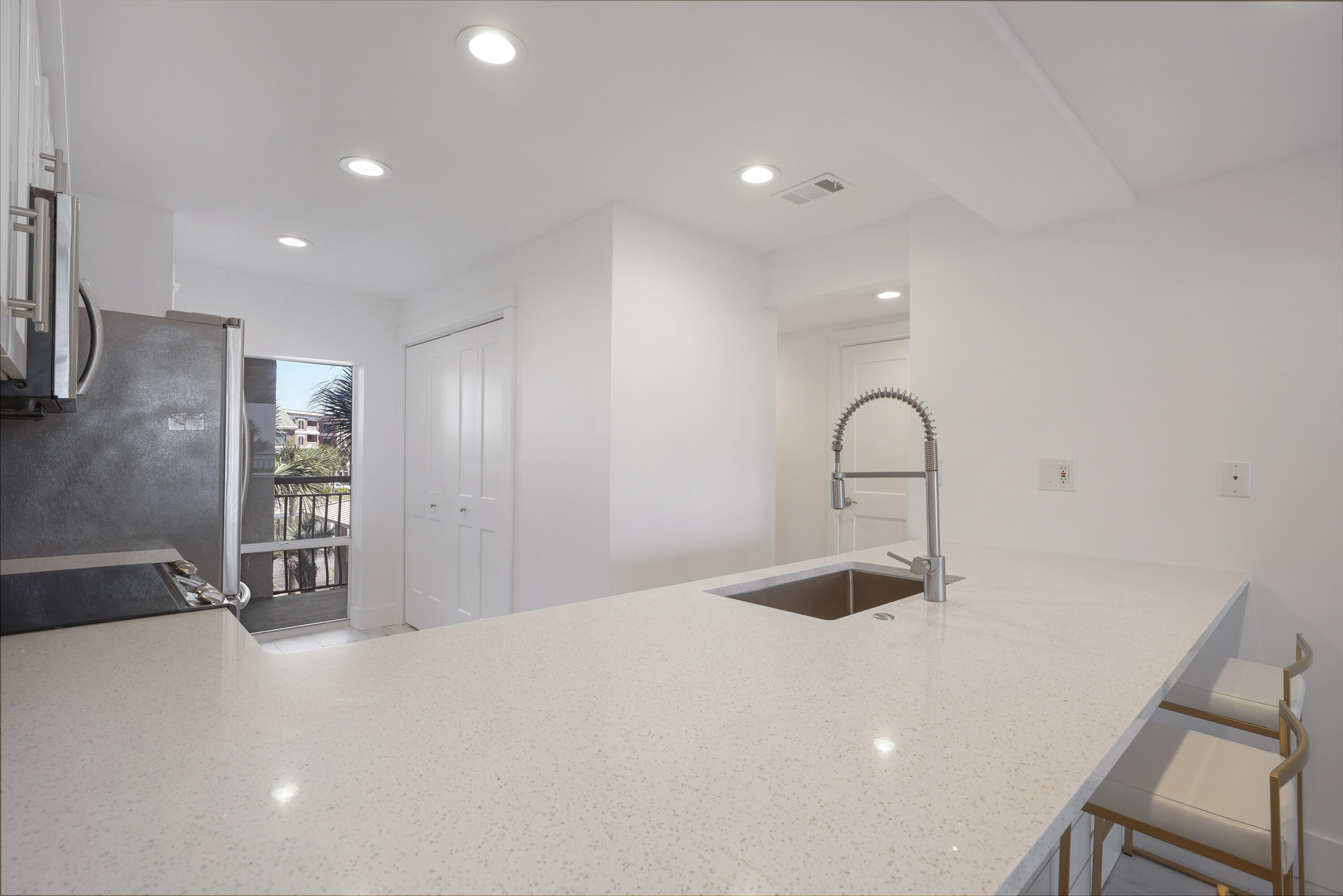 HIGH POINTE RESORT CONDO - Residential