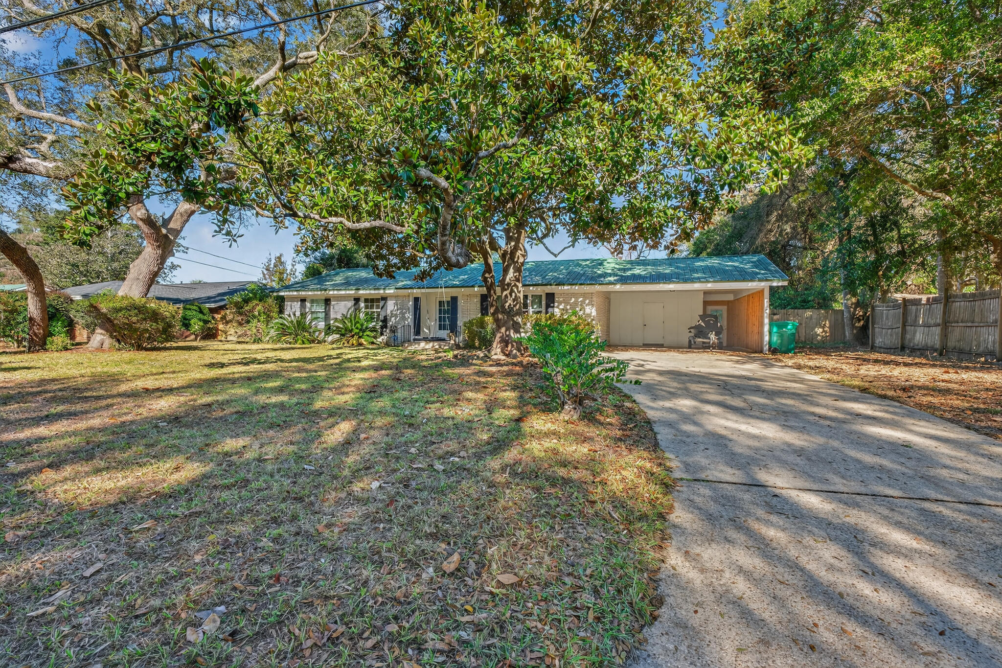 BAYOU POQUITO - Residential