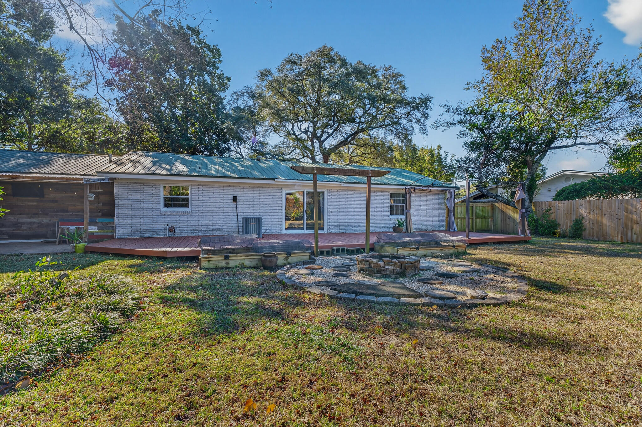 BAYOU POQUITO - Residential