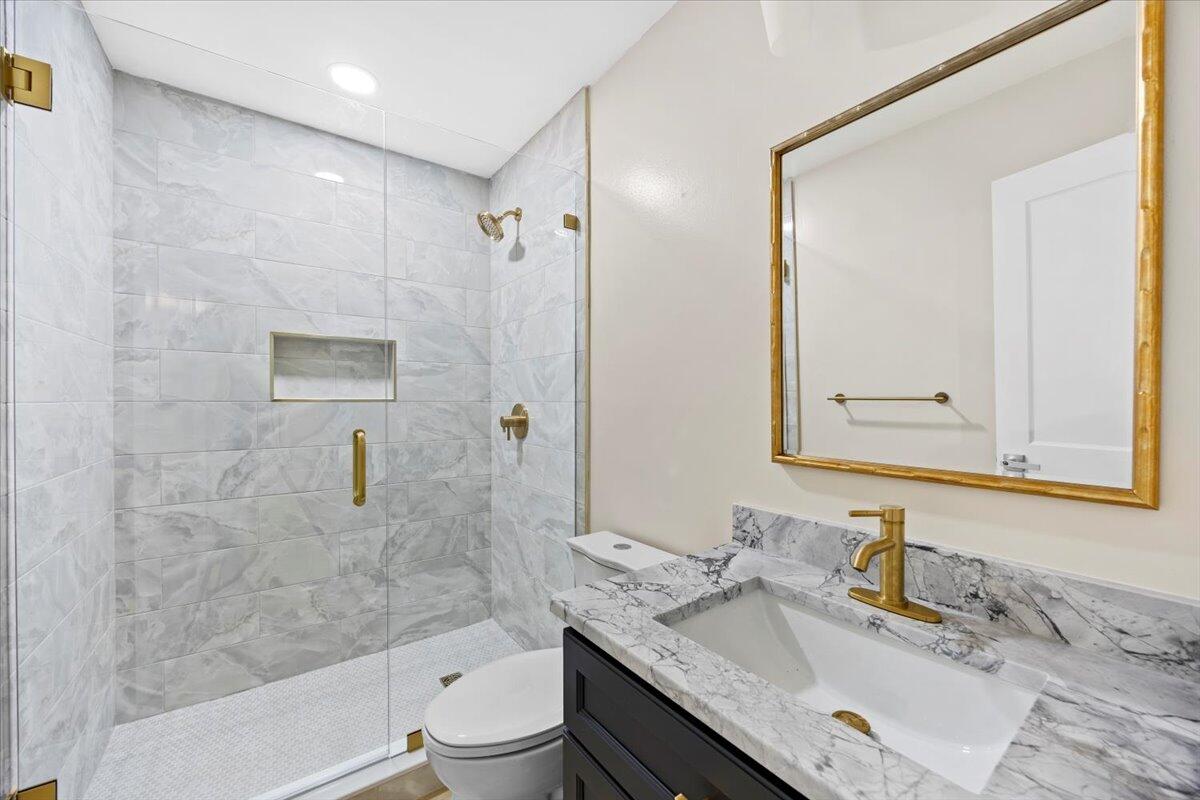 HOLLEY SHORES - Residential