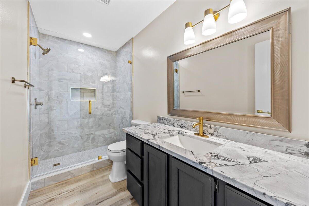 HOLLEY SHORES - Residential