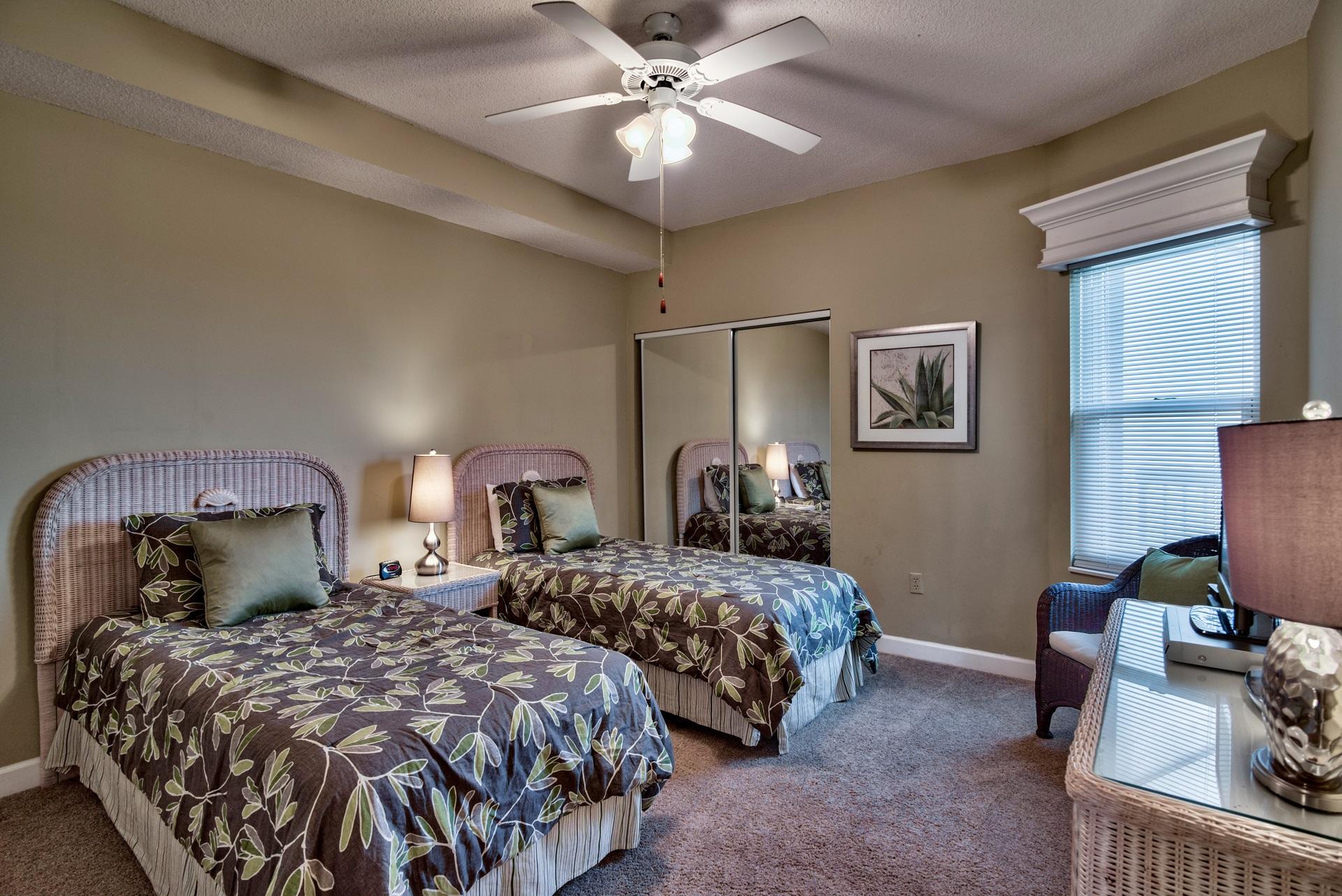 SUMMIT AT TOPS'L CONDO, THE - Residential