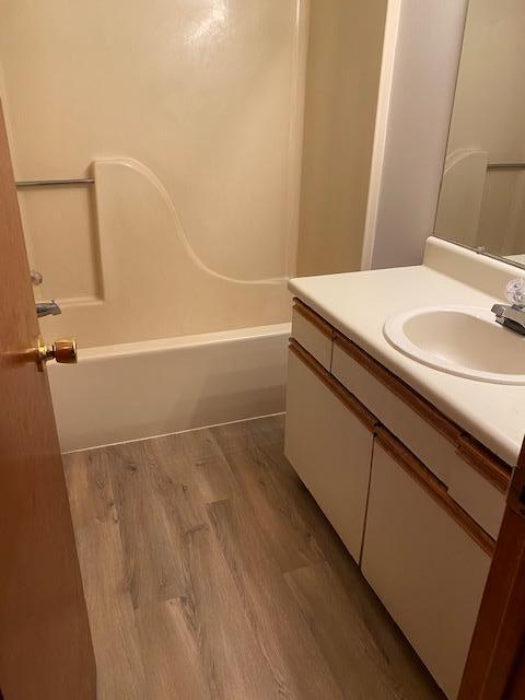 CREEKSIDE 4 - Residential Lease