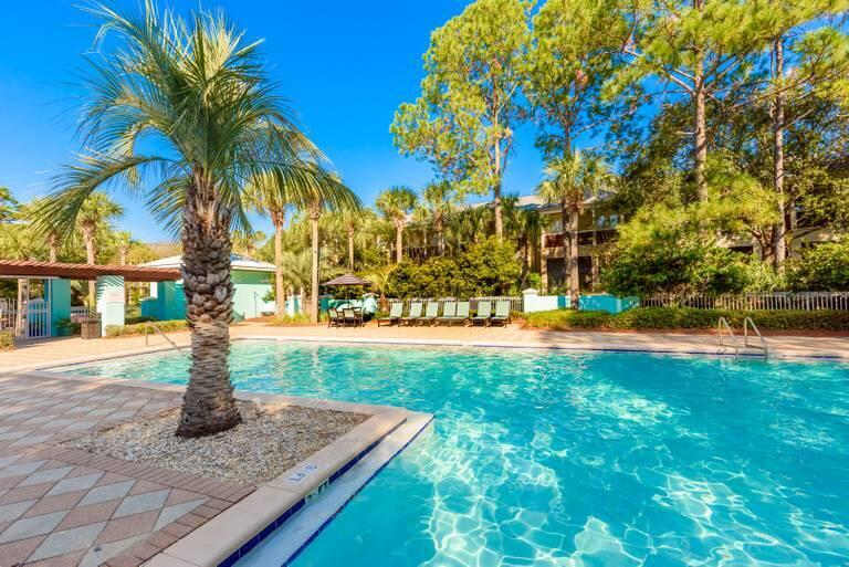Gulf Place Courtyard - Residential
