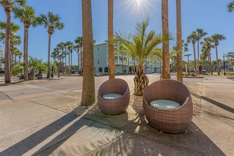 Gulf Place Courtyard - Residential