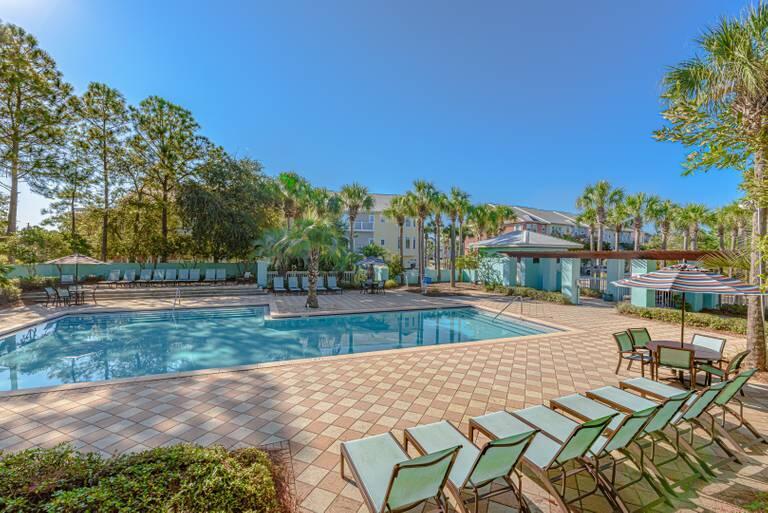 Gulf Place Courtyard - Residential