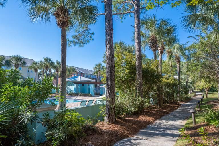 Gulf Place Courtyard - Residential