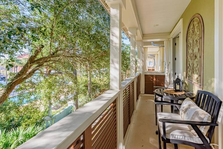 Gulf Place Courtyard - Residential