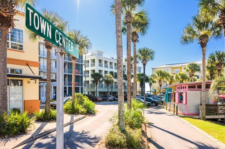 Gulf Place Courtyard - Residential