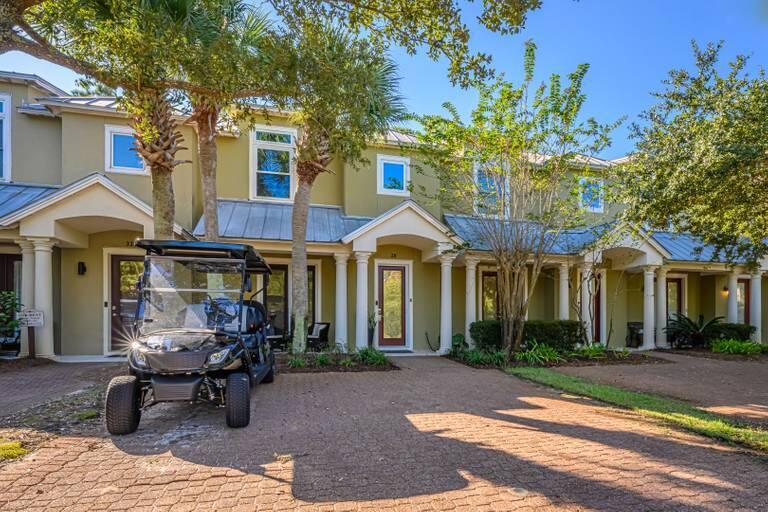Gulf Place Courtyard - Residential
