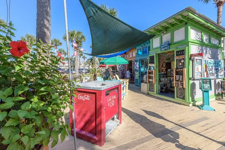 Gulf Place Courtyard - Residential