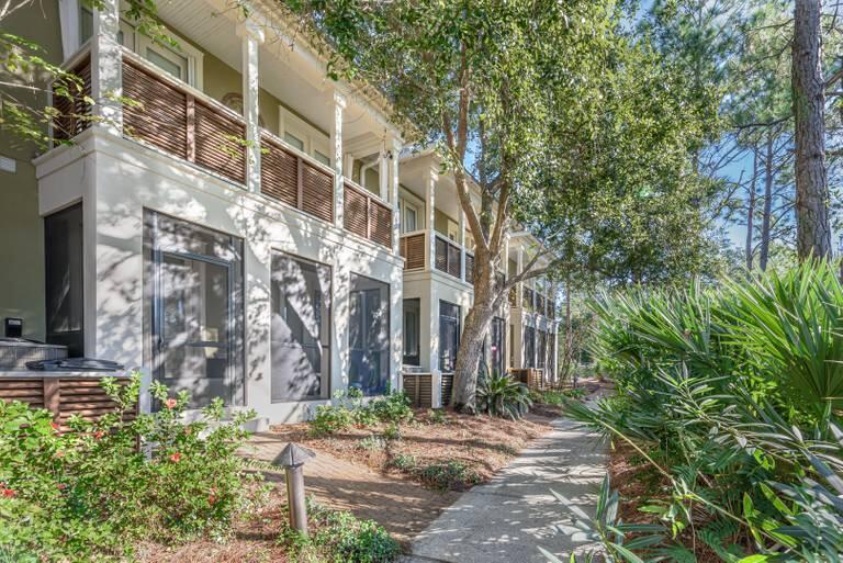 Gulf Place Courtyard - Residential