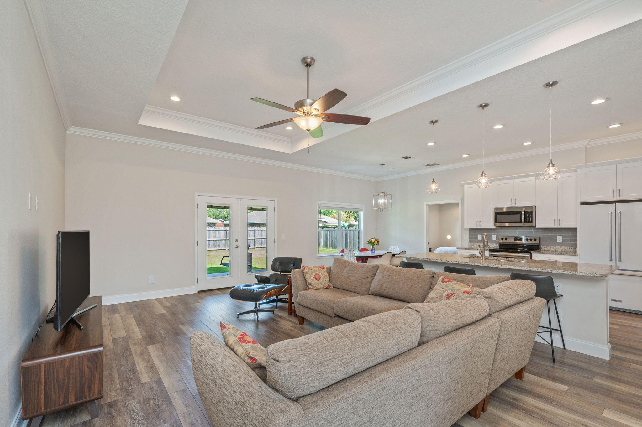 CRESCENT SHORES - Residential