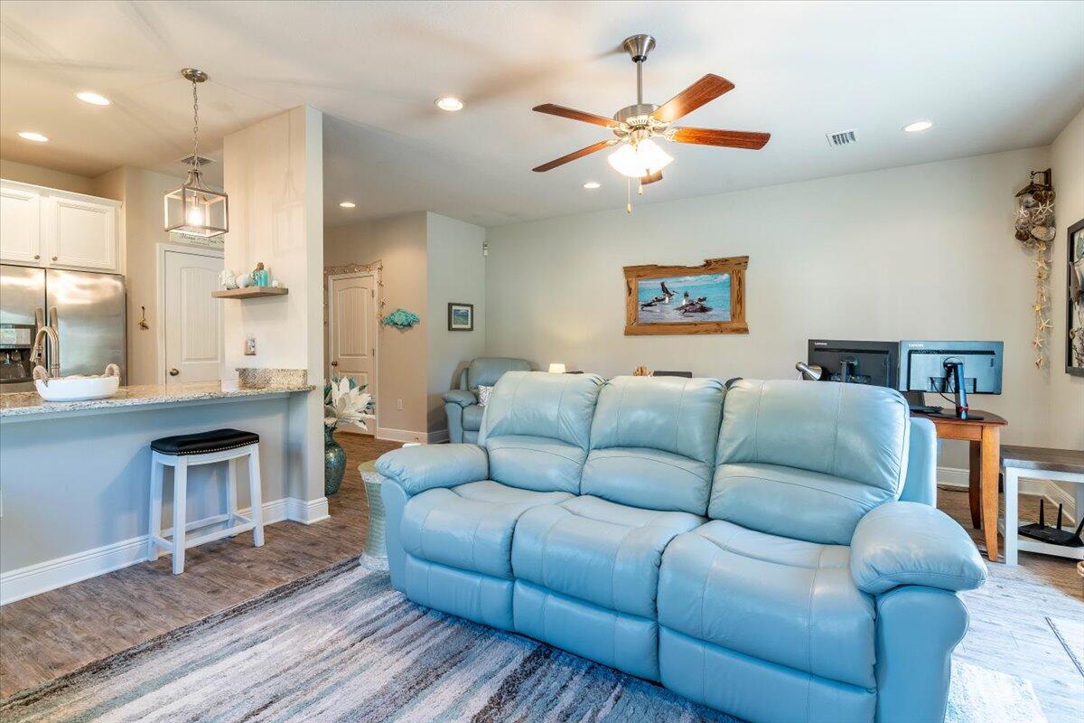 RESERVE POINTE - Residential