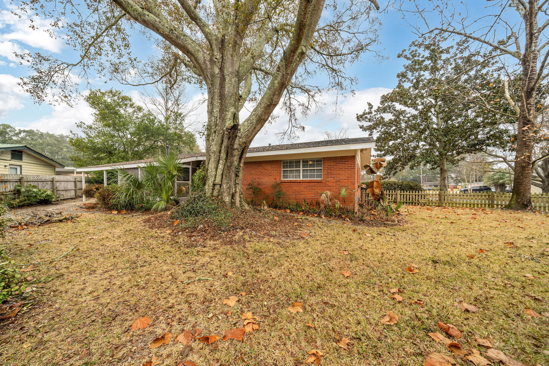 Oakland Heights Lot 19 BLK5 - Residential