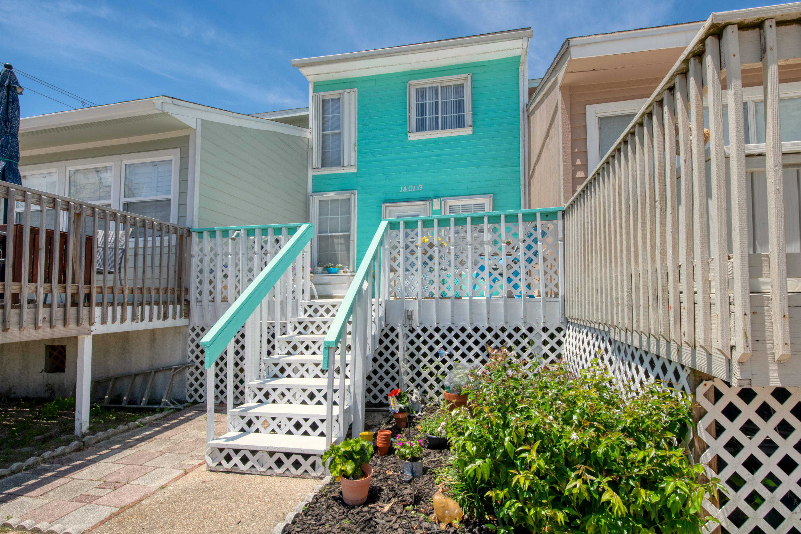 WHISPERING SANDS TOWNHOUSES - Residential