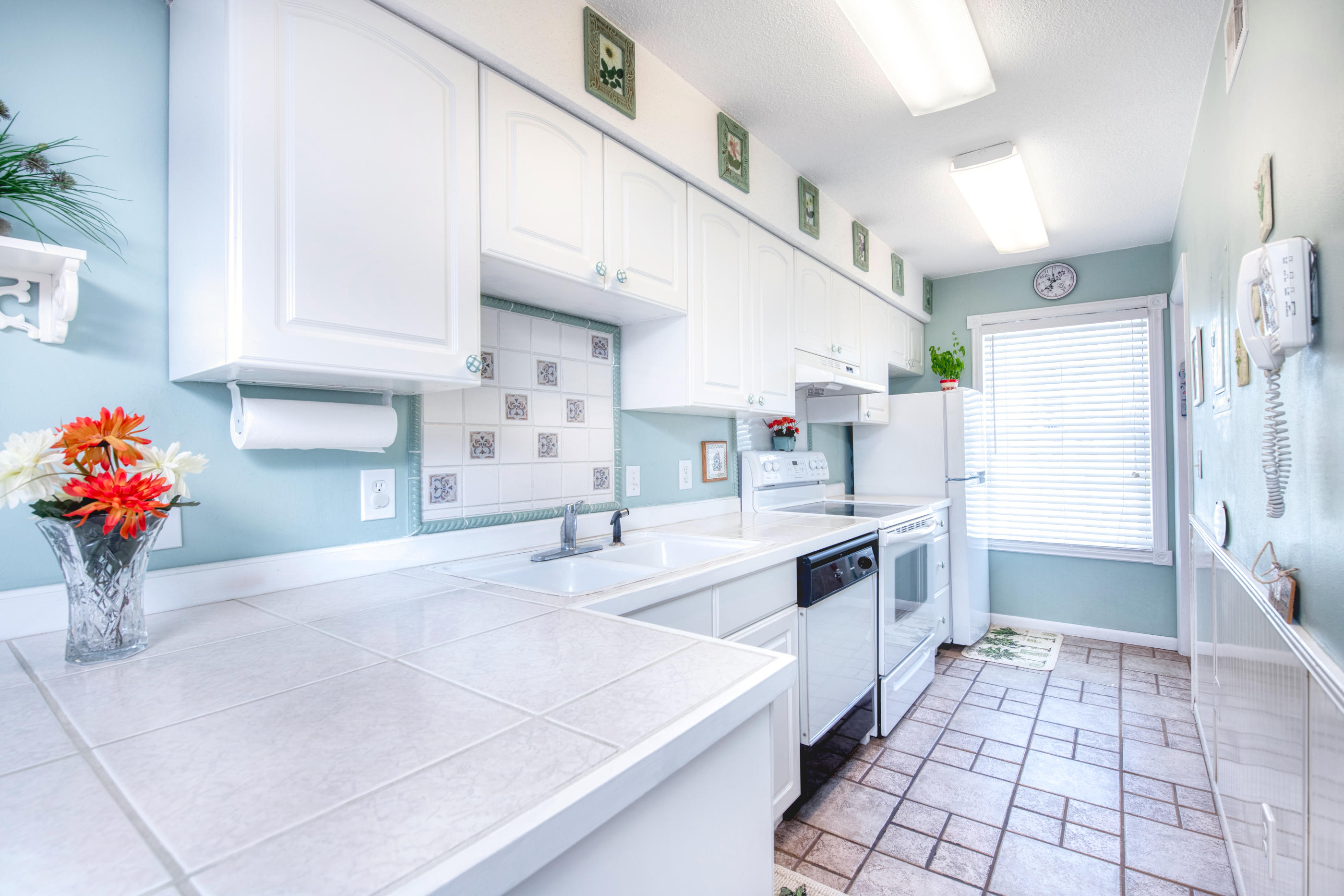 WHISPERING SANDS TOWNHOUSES - Residential