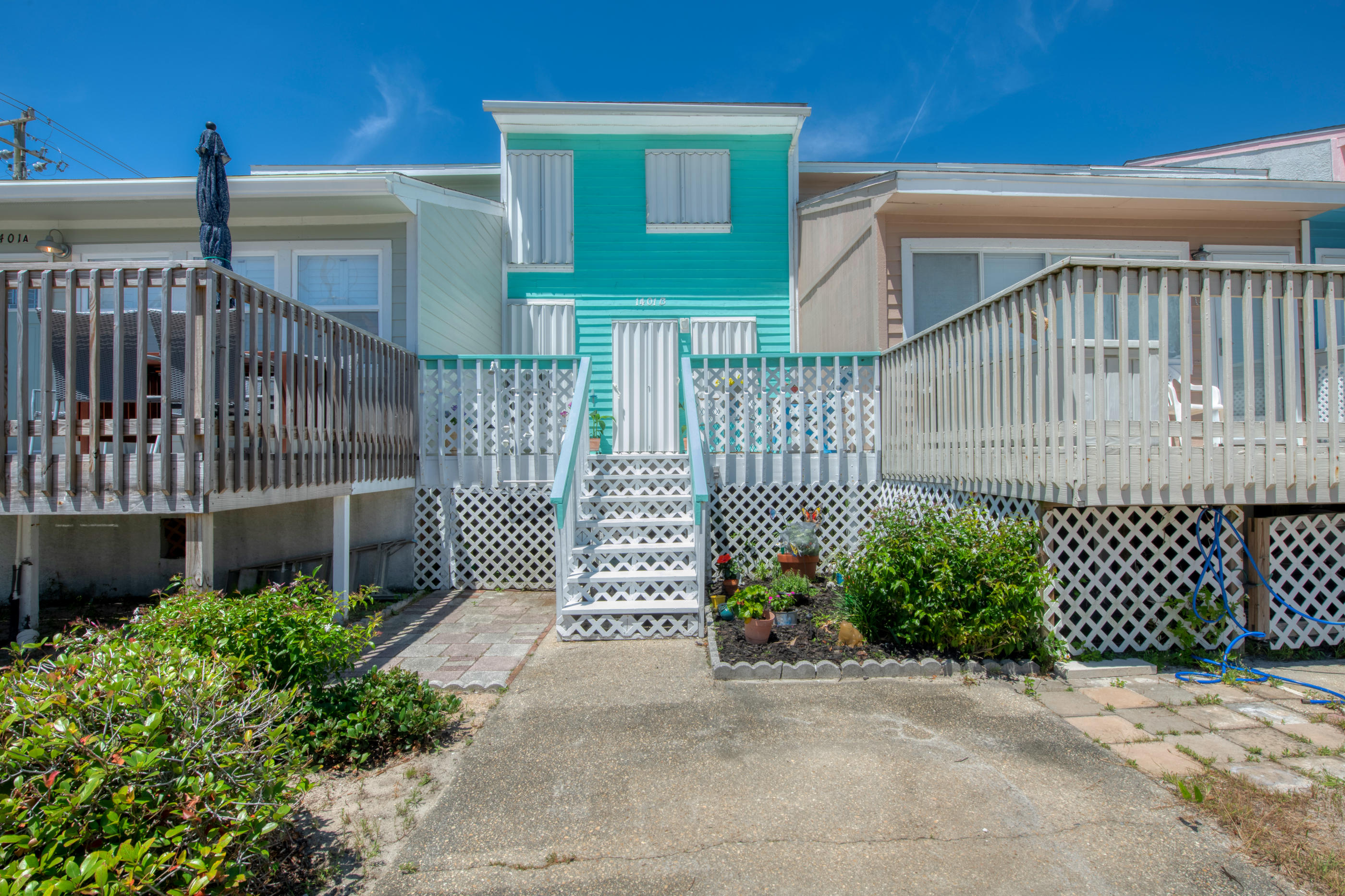 WHISPERING SANDS TOWNHOUSES - Residential